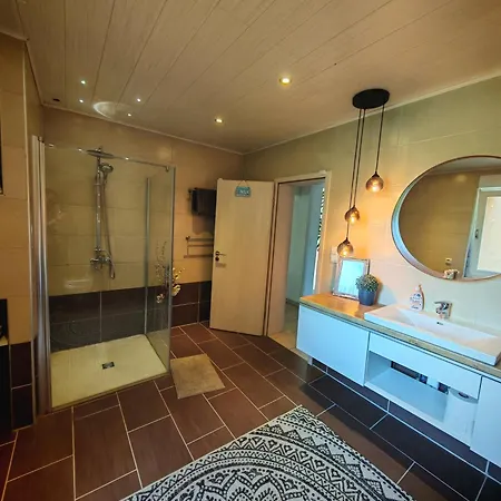 Gemuetliches Zimmer Mit Eigenem Bad Und Blick Ins Gruene *