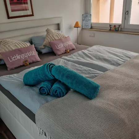 Gemuetliches Zimmer Mit Eigenem Bad Und Blick Ins Gruene