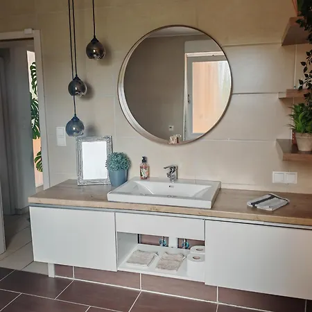 Gemuetliches Zimmer Mit Eigenem Bad Und Blick Ins Gruene