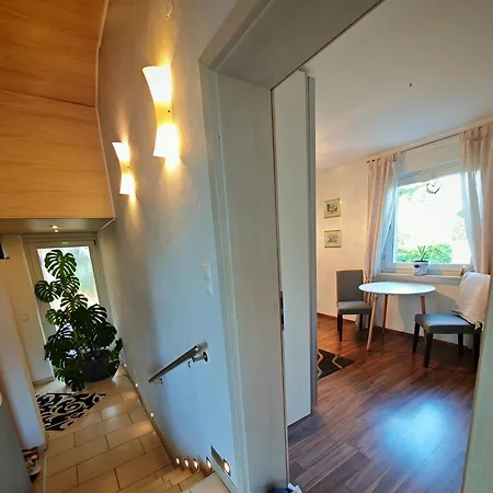 Gemuetliches Zimmer Mit Eigenem Bad Und Blick Ins Gruene Accommodatie bij particulieren Hochdorf-Assenheim