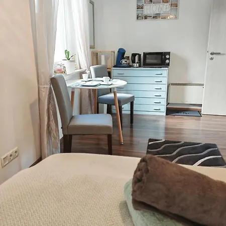 منزل للإقامة Gemuetliches Zimmer Mit Eigenem Bad Und Blick Ins Gruene Hochdorf-Assenheim